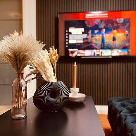 Cologne Luxe Living: Opulent Elegance Unleashed Lägenhet Exteriör bild