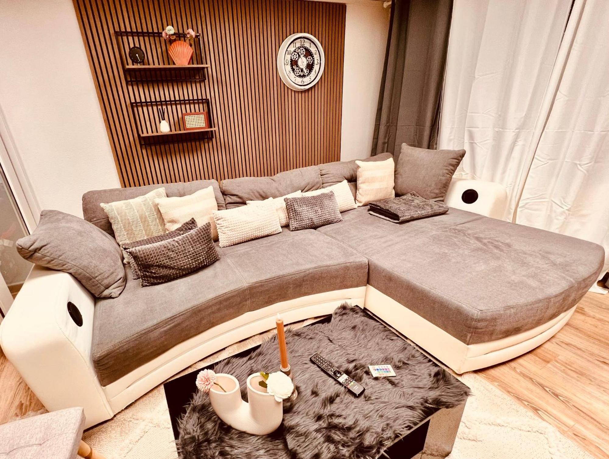 Cologne Luxe Living: Opulent Elegance Unleashed Lägenhet Exteriör bild